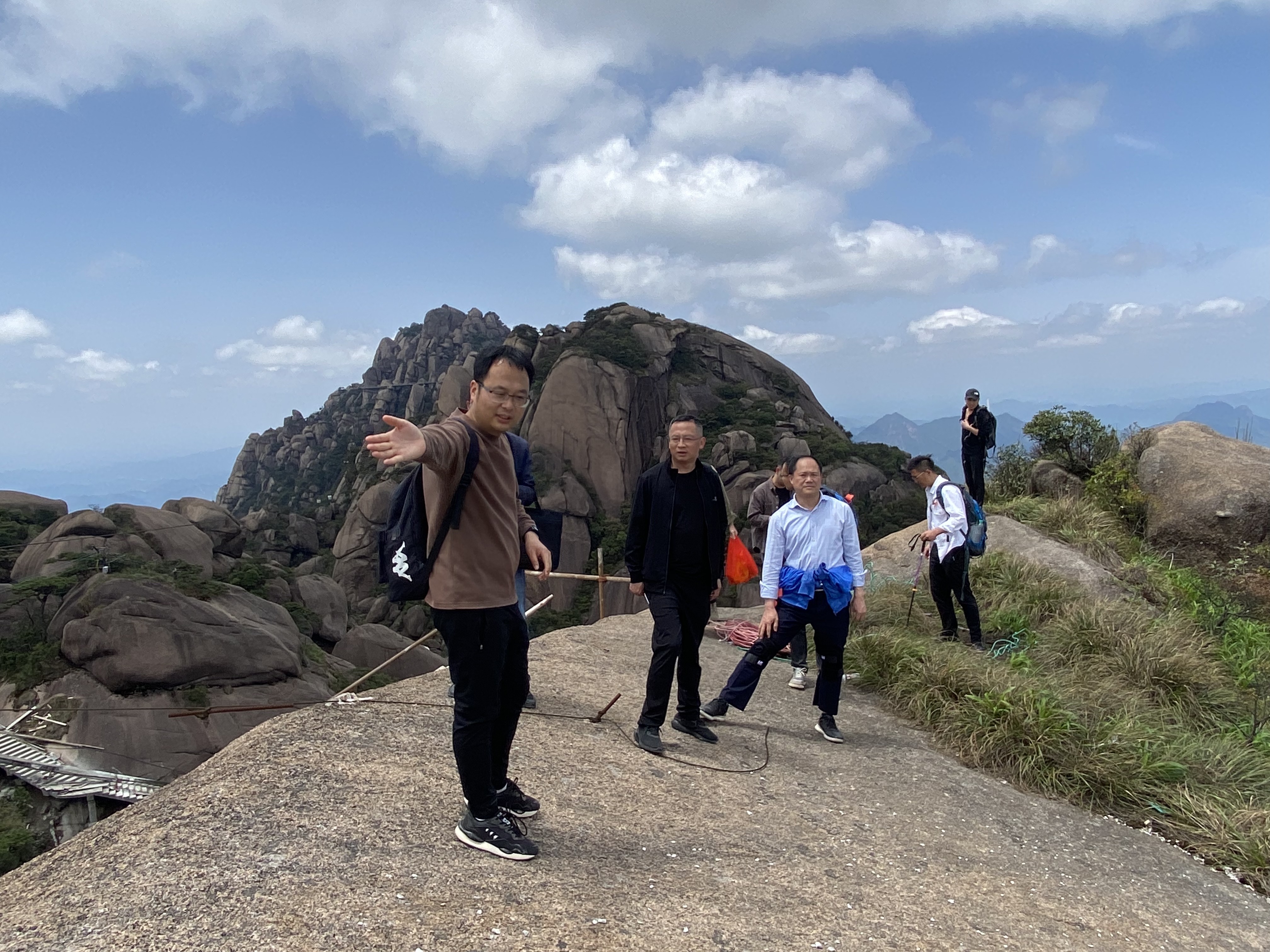 区委常委、统战部部长詹辉实地调研灵山景区栈道小循环项目建设工作