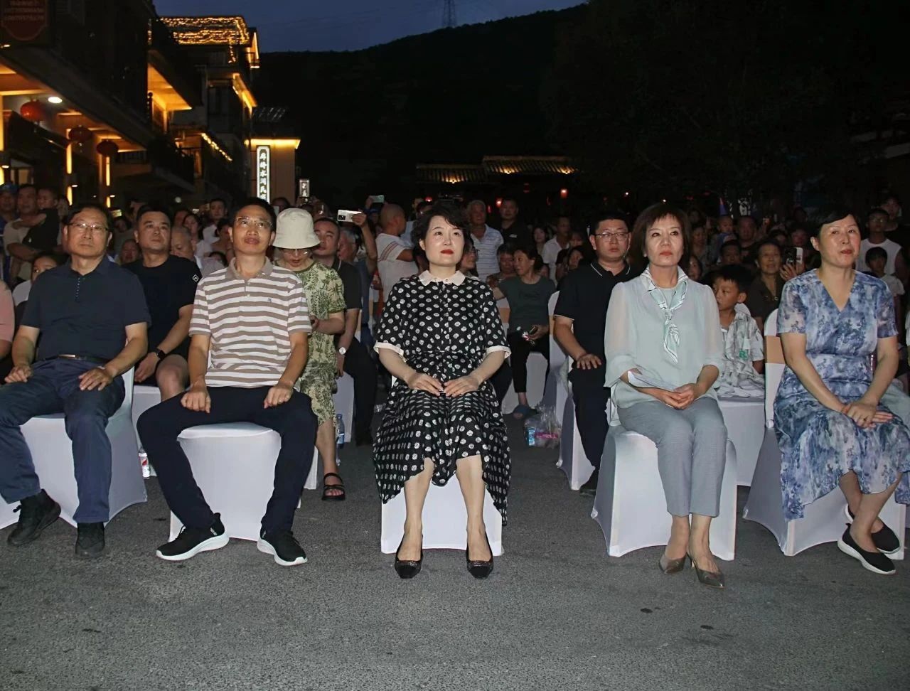 我区举办“醉美望仙谷 龙腾虾跃行”啤酒龙虾节